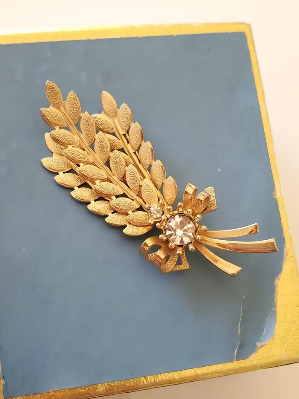 Vintage Sarah Coventry Floral Leaf Spray Brooch